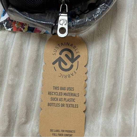 Robert Graham Hydrus Max Toiletry Bag - Picture 8 of 13